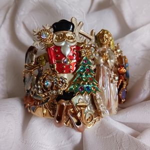 NEW KIRKS FOLLY BRACELET CHRISTMAS NUTCRACKER GOLD TONE Limited Edition